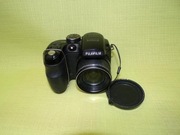 Aparat fotograficzny FUJFILM S1000 czarny uszkodzony zamek baterii używany