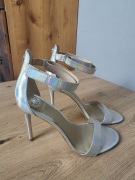 Szpilki Guess holograficzne 10 cm rzep-stan bdb