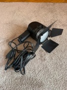 Lampa błyskowa studyjna Kaiser Videolight 8S – 300W