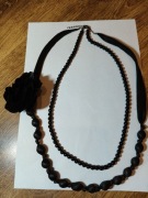 Naszyjnik podwójny korale wstążka z czarną różą 