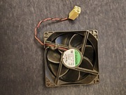 Wentylator panelu chłodniczego lodówki Beko BCNA306E2S 7522520002