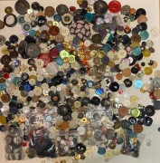 Guziki Firmowe Burberry,Versace metal, masa i inne