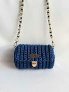 Torebka szydełkowa handmade – elegancka mini na łańcuszku