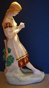Dziewczyna wróżąca z płatków - figurka porcelanowa - Połonne , ZSRR
