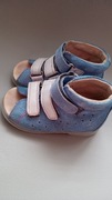 Buciki 22 sandały , rehabilitacja.