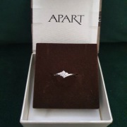 Pierścionek z białego złota i diamentami Apart