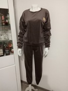 Dres w kolorze stalowym z weluru.