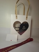 Nietuzinkowy zestaw, prezent dla ukochanej - świeca, stringi, akcesoria