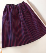 wełniana bordowa spódnica w pasy paski zapaska pasiak ludowa ludowy