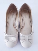 Skórzane czółenka z kokadrdką Next 38