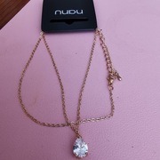 Łańcuszek z wisiorkiem -śliczny na prezent. Nowy