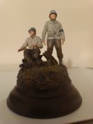 Skala 1:35 ręcznie malowane dwie figurki na podstawce