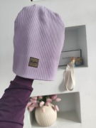 Czapka z prążka lilia