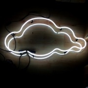 klasyczny neon CHMURA duży, biały 48x37cm