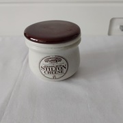 Pojemnik ceramiczny ”Stilton Cheese” firmy Tuxford & Tebbutt