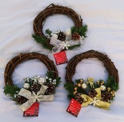 Wieńce wianki świąteczne dekoracje na drzwi i stół złoty, biały lub srebrny