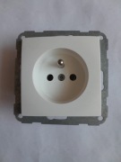 Gniazdo pojedyncze do ramek Hager-Polo Fiorena białe - używane 