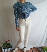 Niebieska Bluza Damska w Kwiaty z Falbaną Długi Rękaw M 38