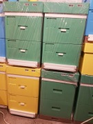 Pszczoły z ulem stojakiem i pasem spinającym