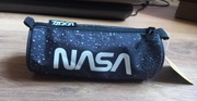 Piórnik w kształcie walca Nasa
