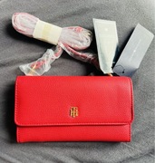 Tommy Hilfiger portfel-listonoszka ze skóry ekologicznej czerwony.