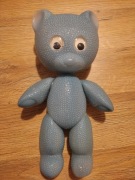 Miś Zezolek, w kolorze jasnego błękitu, zabawka z okresu PRL