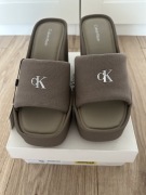 Klapki na koturnie Calvin Klein 37