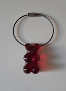 Brelok HARIBO – czerwony żelek, akrylowy, na stalowej linkie