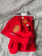 Zestaw dla młodego kibica Manchester United - czapka, rękawiczki, szalik