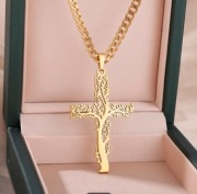 Naszyjnik z krzyżykiem i drzewem.