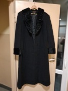 Płaszcz damski piękny czarny długi unikat lena rozmiar 46 z futrem karakuł