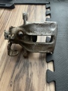 Zacisk hamulcowy prawy tył Audi 80 B4