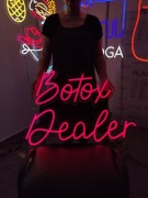 Botox Dealer Neon Napisy LED. Sprzedawca Botoksu Napisy Świetlne.
