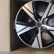 Felga aluminiowa Volvo XC40 7.5" x 19"H2 5x108 ET 50,5 32243375