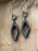 Kolczyki z japońskich koralików.