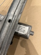 MECHANIZM SZYBY DRZWI LEWYCH PRZEDNICH CLIO IV 128001072-E