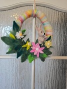 Wianek wielkanocny z króliczkiem – rękodzieło, dekoracja na drzwi / ścianę