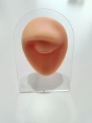 Silikonowy Trenażer i Ekspozytor – Model Brwi i powieki