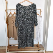 Sukienka 44 XXL Greenpoint łączka kwiaty kwiatki czarna 