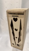 Drewniane pudełko na wino – ażurowa zasuwka | personalizowane | sklejka