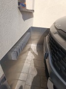 Zabezpieczenie na ścianę przed obiciem samochodu