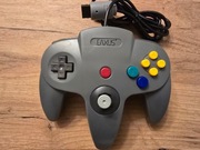 Pad do konsoli Nintendo 64 firmy Eaxus.
