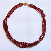 Naszyjnik potrójny z granatu 