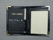 Notes z książeczką adresową w czarnej okładce