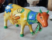 Skarbonka KROWA z dzwonkiem, Vintage kolorowa krowa mleczna z lat 90