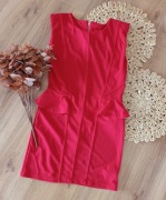 Prosta czerwona sukienka z baskinką biurowa basicowa bez rekawow damska M L