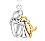 Przytulony piesek ,psia miłość -na Srebrnym łańcuszku,pies