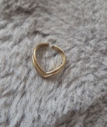 Pierścionek z podwójną warstwą, w kształcie litery V