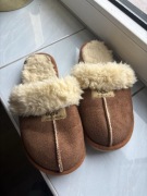 Ugg skórzane kapcie damskie wełna w środku 37