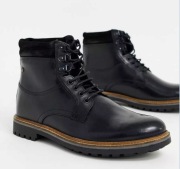 Botki ze skóry naturalnej.